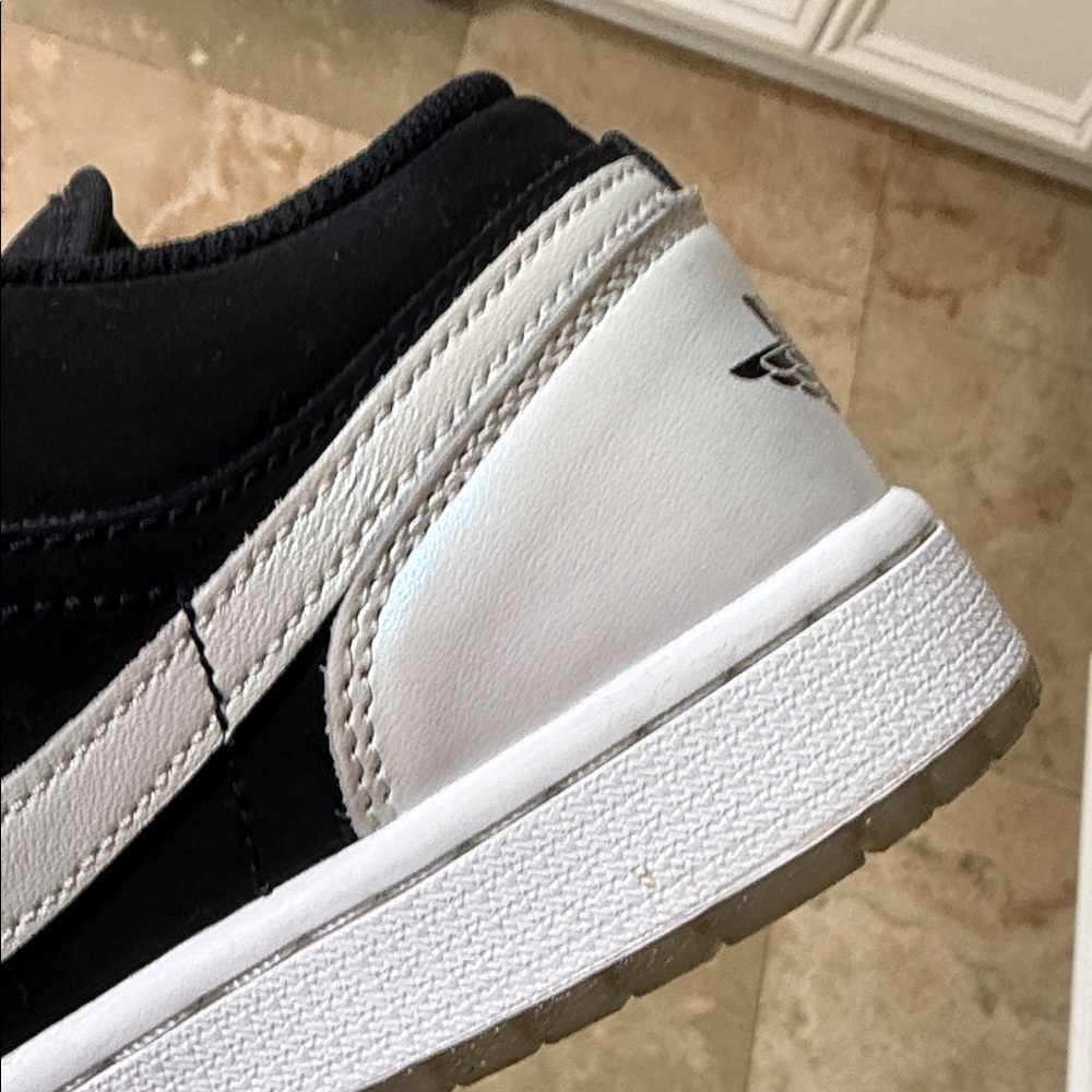 Nike Black and White Low-Top Sneakers - Picture 9 of 12